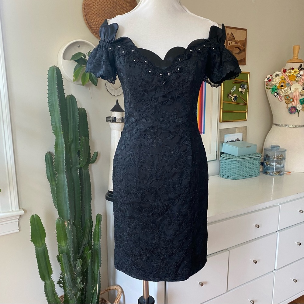 Vintage Karen Lucas for Niki Black Lace Off Shoulder Wiggle Dress Size 6